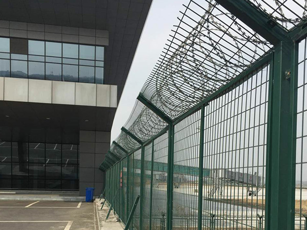 機場鋼筋網(wǎng)圍界案例展示圖片2