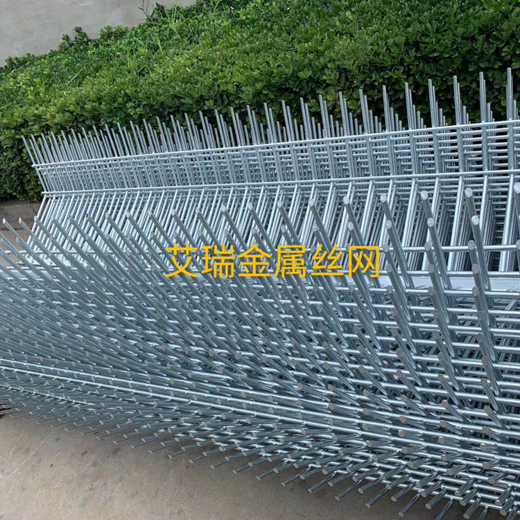 上海鐵路護(hù)欄網(wǎng)現(xiàn)場安裝情景圖片2