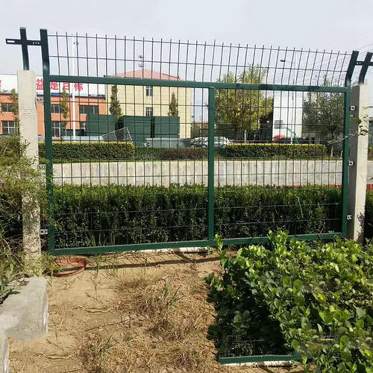 上海鐵路護(hù)欄網(wǎng)現(xiàn)場安裝情景圖片4