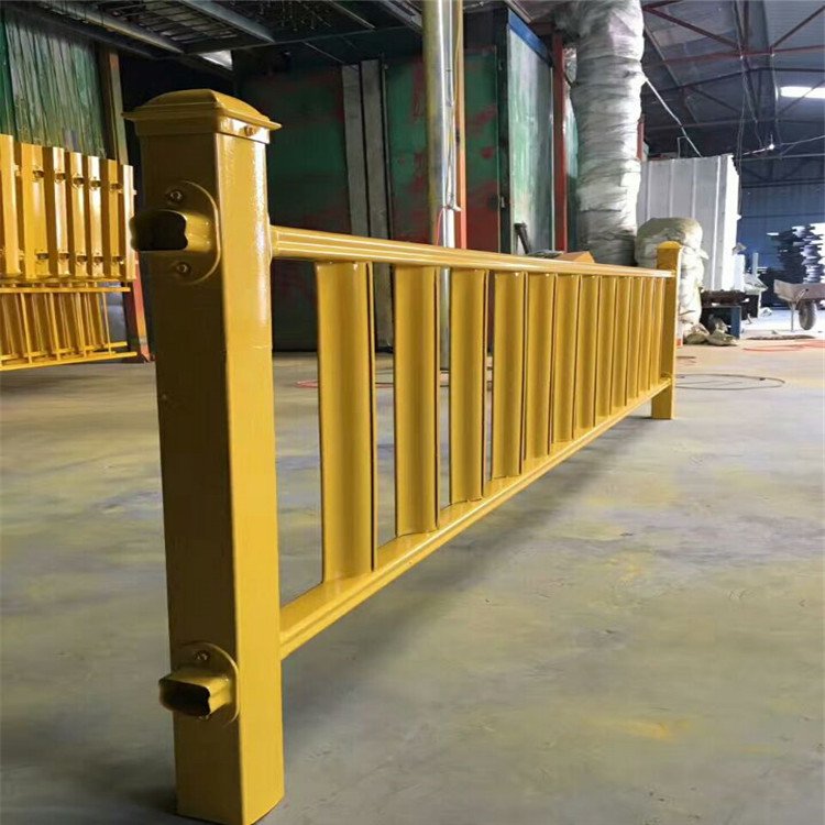 道路邊護(hù)欄圖片1